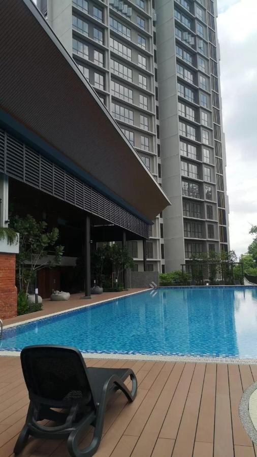 Stayje Putrajaya, 5 Minutes To Ioi City Mall, Wifi , Netflix, Free Parking Bagian luar foto